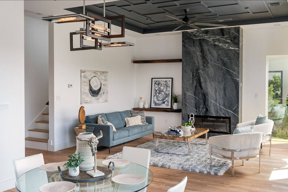 Photo of Livingroom in Apache Shores