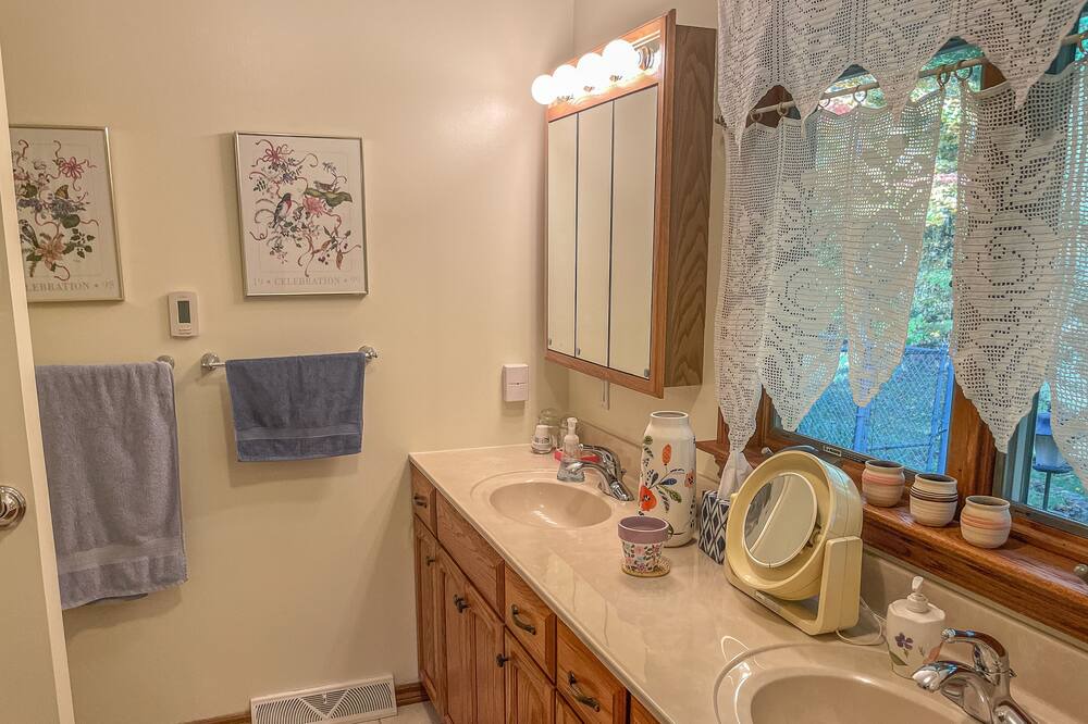 Photo of Bathroom in Buchanan