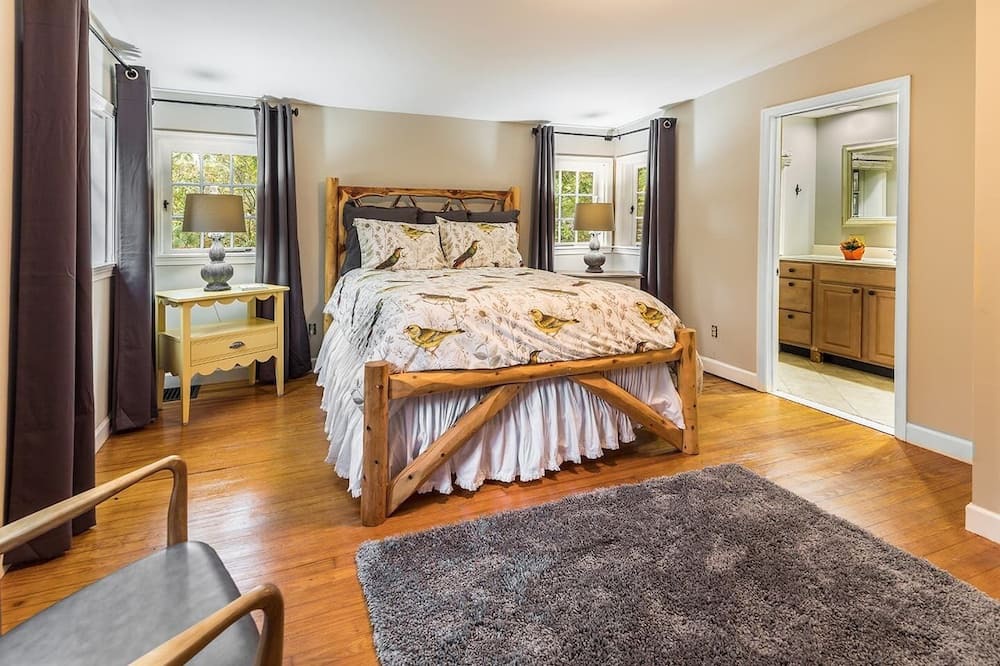 Photo of Bedroom in Medford Lakes
