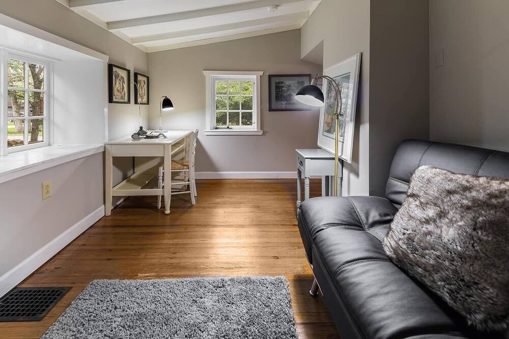Photo of Bedroom in Medford Lakes