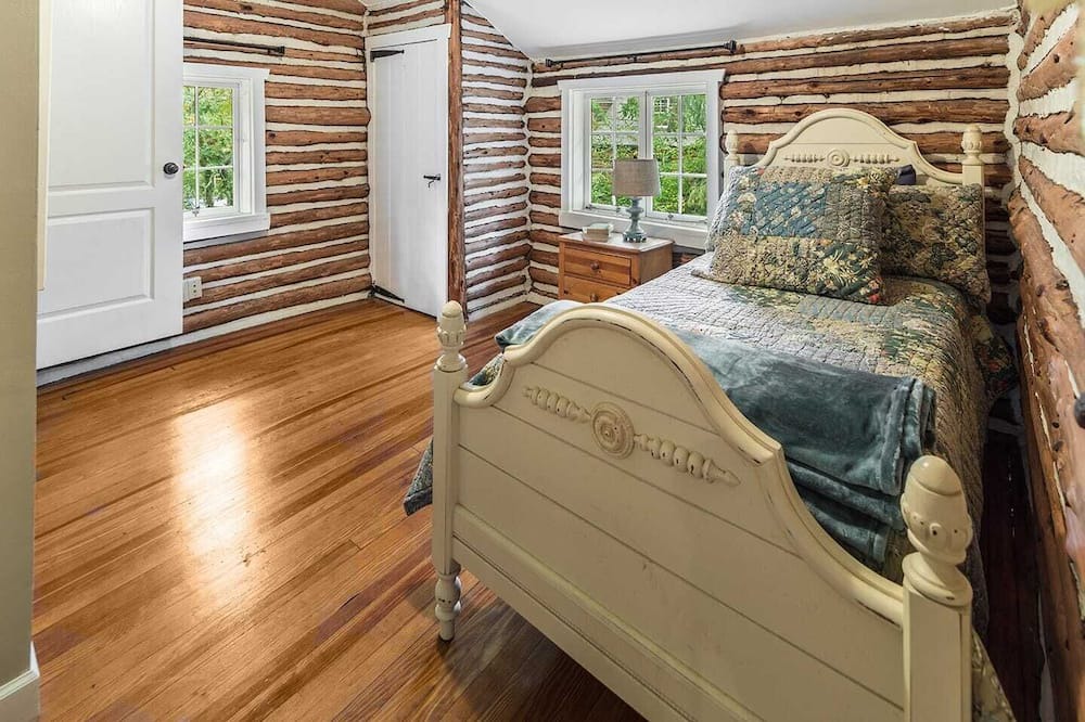 Photo of Bedroom in Medford Lakes