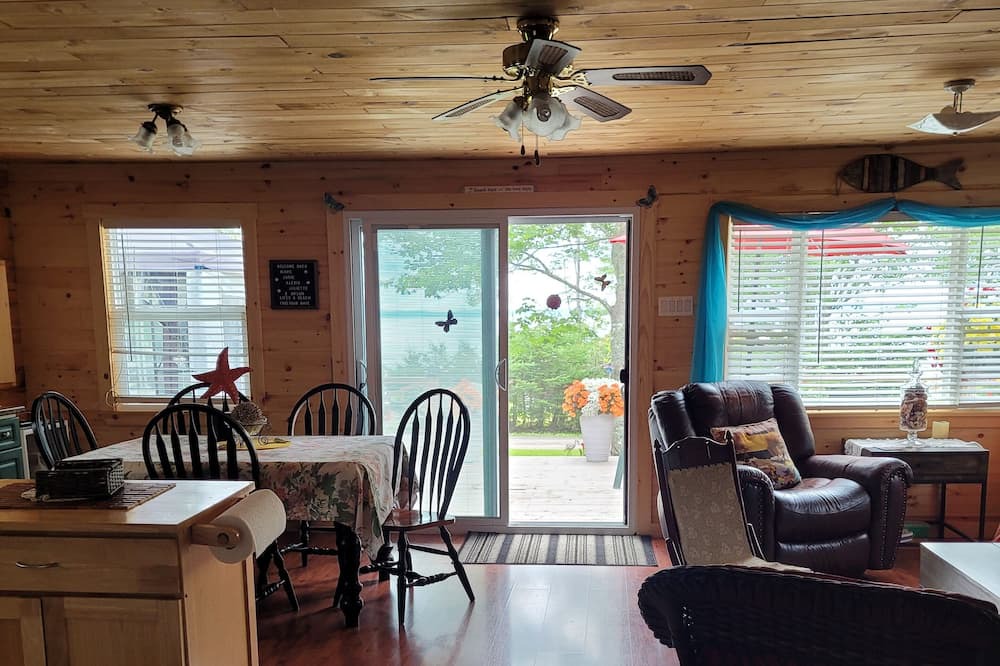 Photo of Livingroom in Colchester County