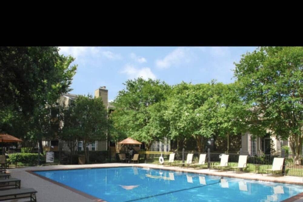 Photo of Outdoor in George Bush Park/Eldridge