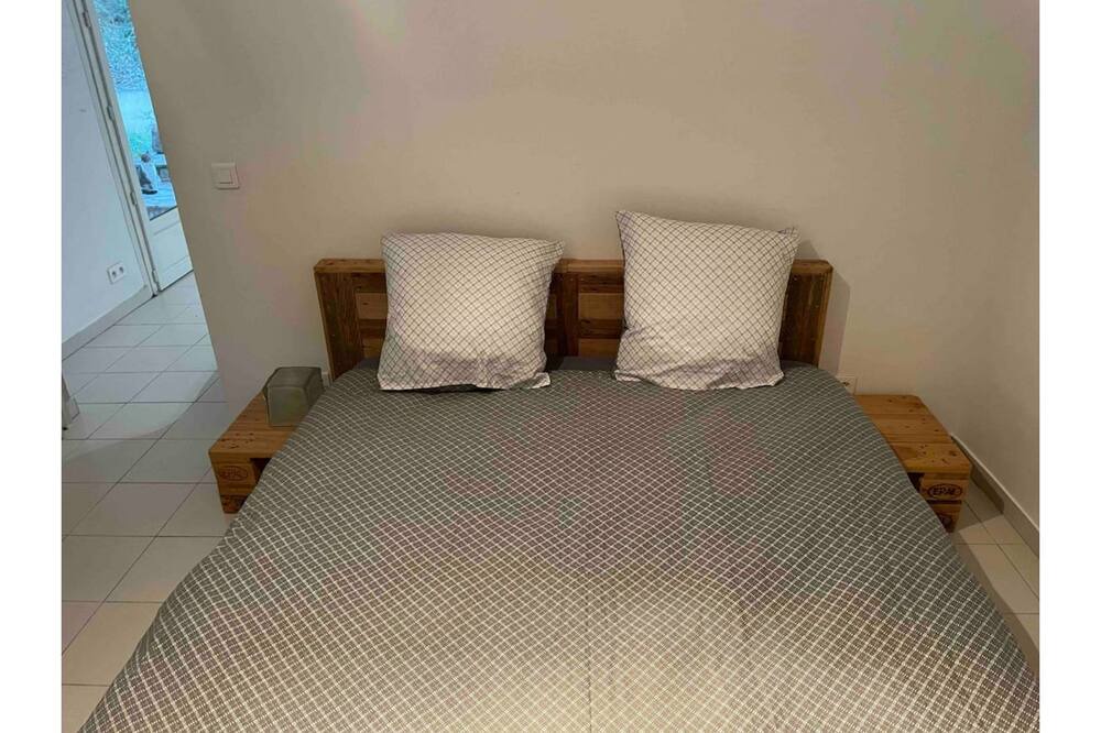 Photo of Bedroom in Roujan