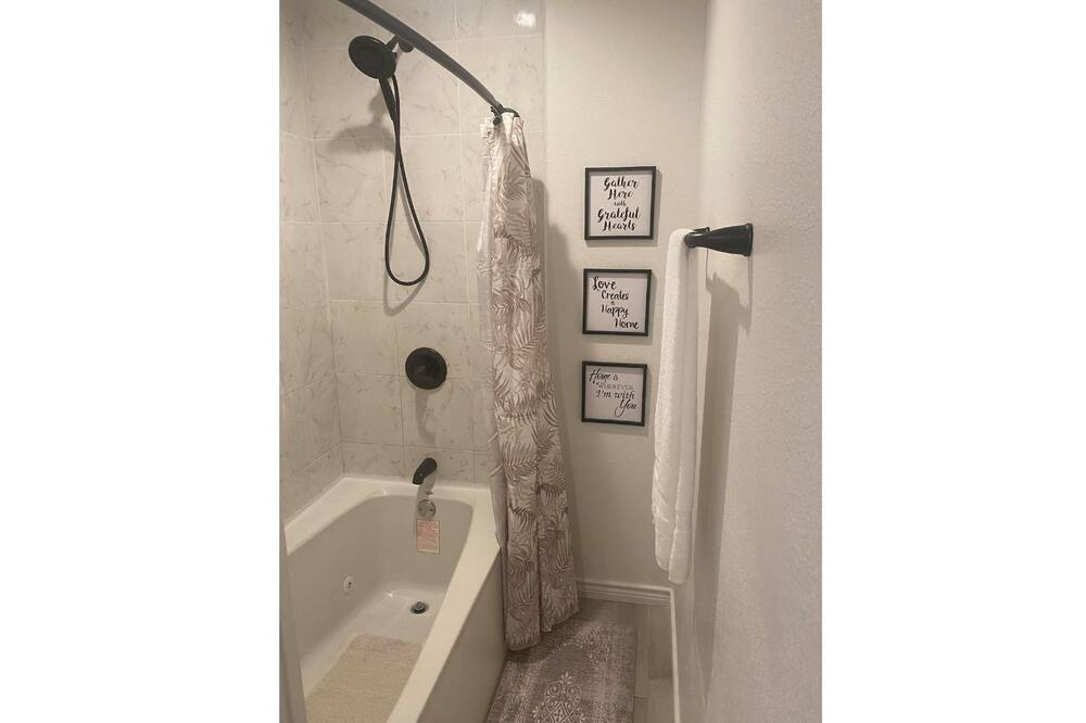 Photo of Bathroom in Lakeview  Jefferson County