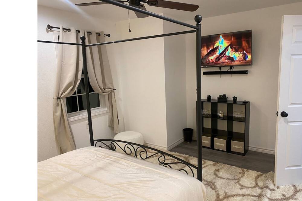 Photo of Bedroom in Lakeview  Jefferson County