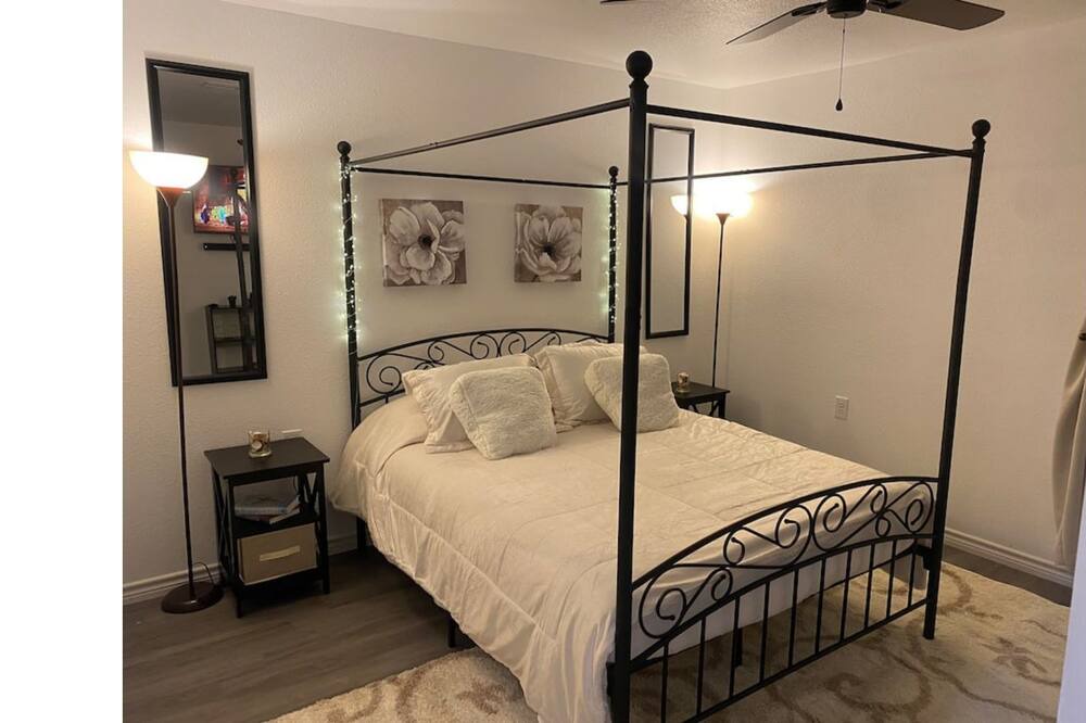 Photo of Bedroom in Lakeview  Jefferson County