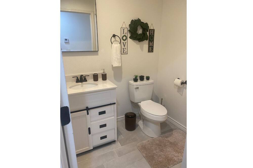 Photo of Bathroom in Lakeview  Jefferson County