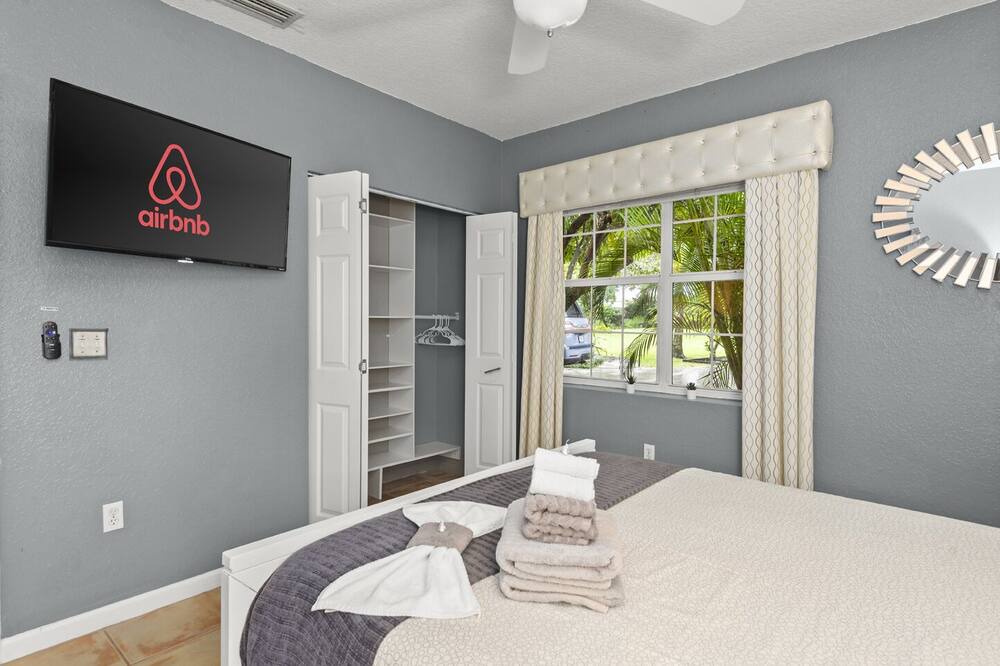 Photo of Bedroom in Egypt Lake-Leto