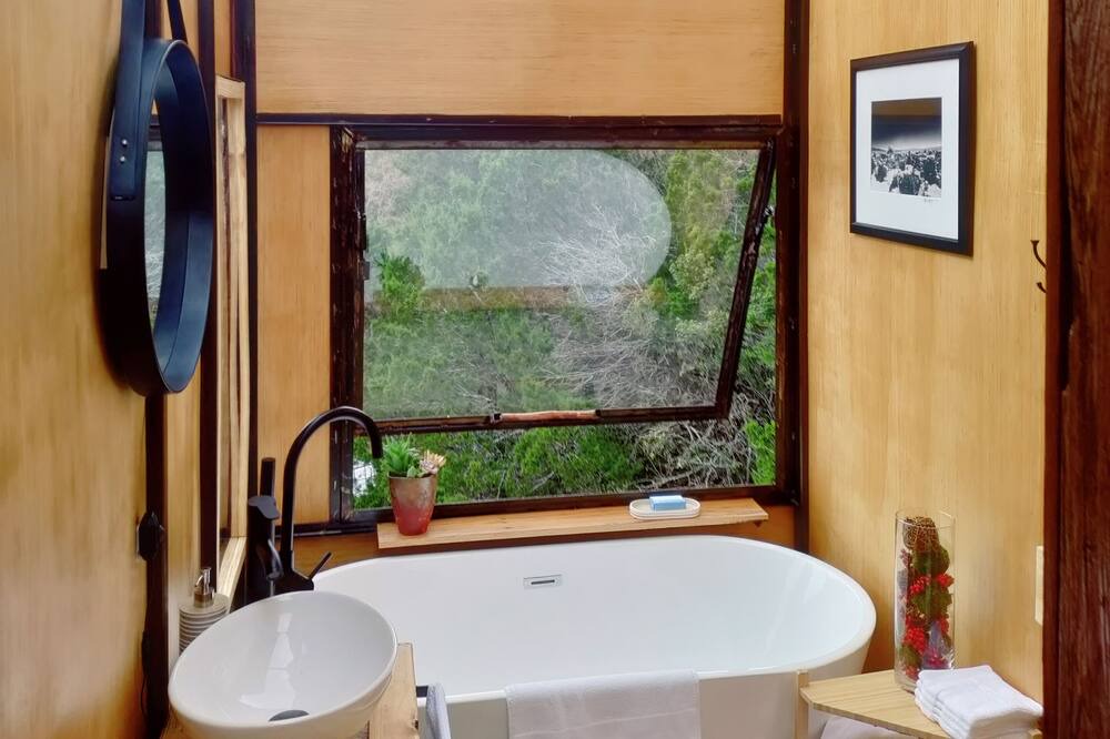 Photo of Bathroom in Kempner