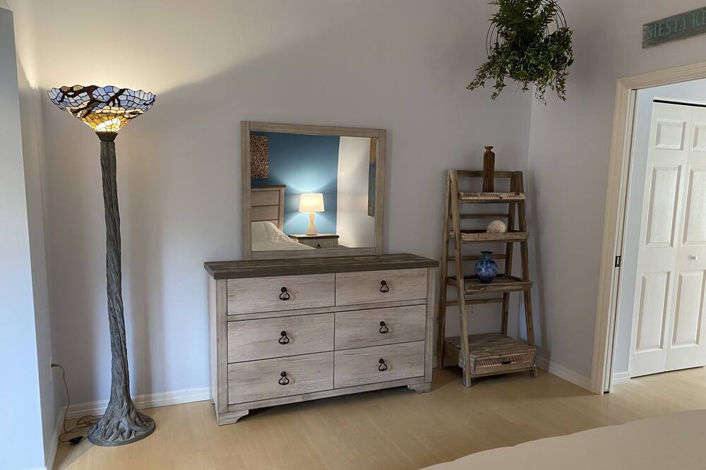 Photo of Bedroom in Bunker Oaks