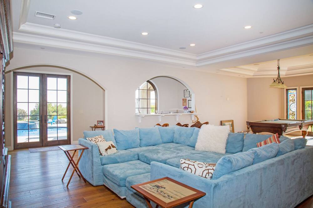 Photo of Livingroom in La Jolla Mesa