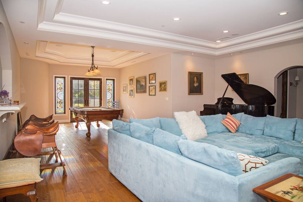 Photo of Bedroom in La Jolla Mesa