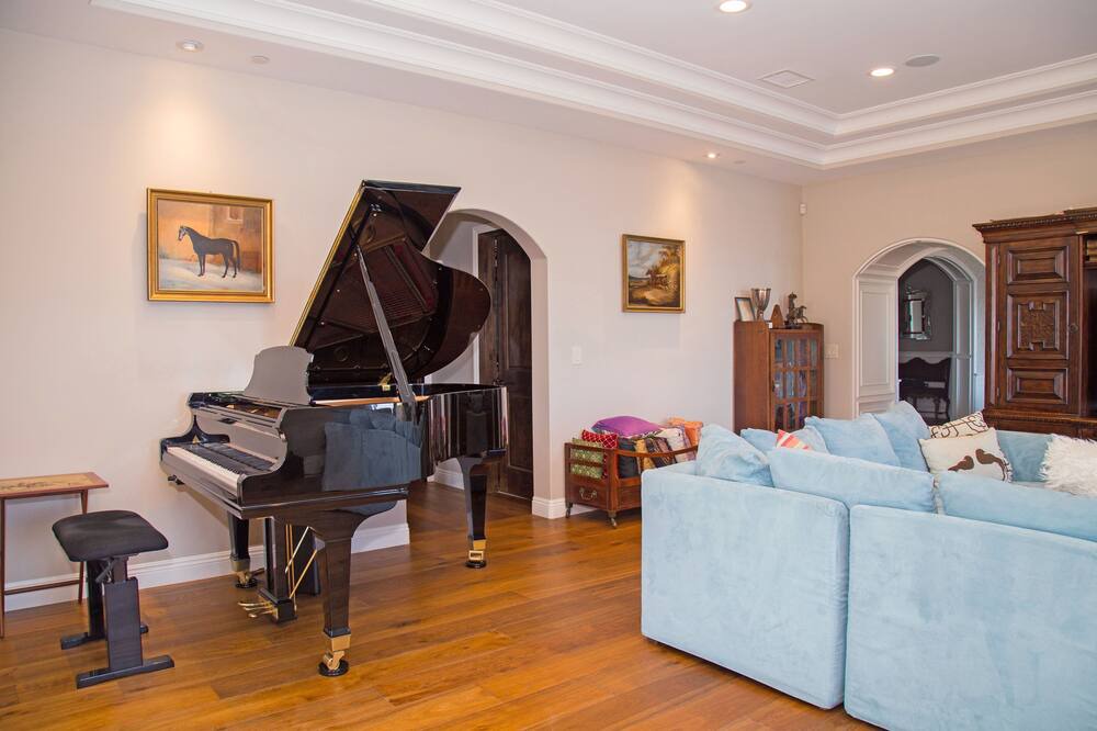 Photo of Livingroom in La Jolla Mesa