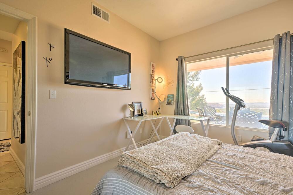 Photo of Bedroom in Sylmar