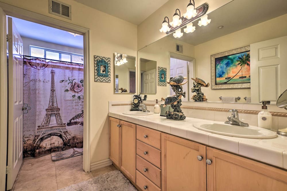 Photo of Bathroom in Sylmar