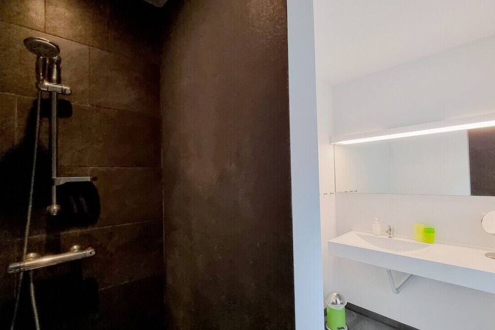 Photo of Bathroom in Saint-Frichoux