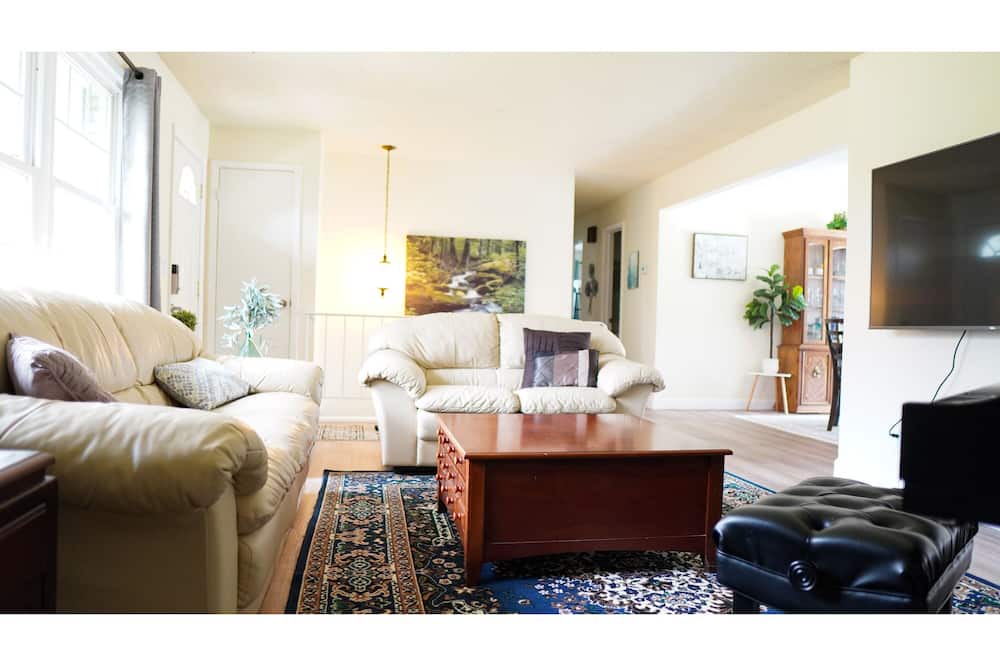 Photo of Livingroom in Berrien Springs