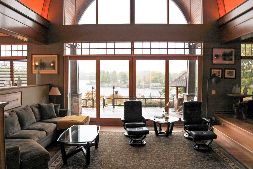 Photo of Livingroom in Alexandria Bay