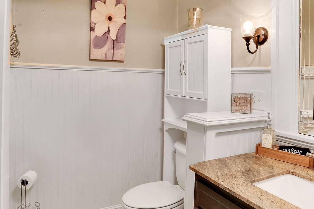 Photo of Bathroom in Broadmoor