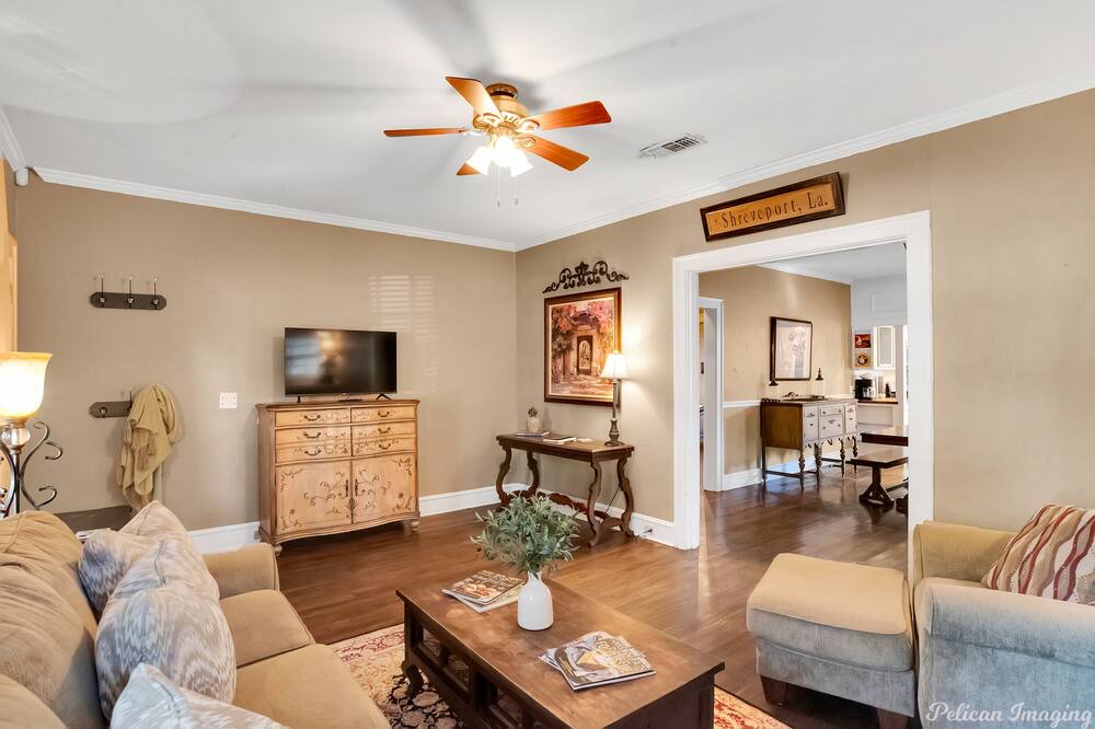 Photo of Livingroom in Broadmoor