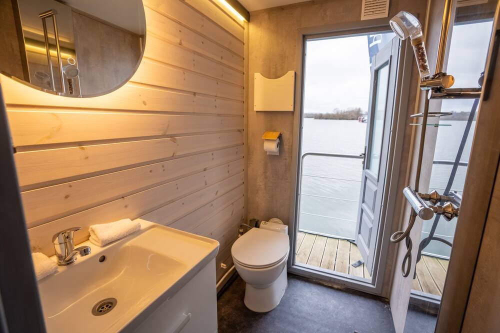 Photo of Bathroom in Guernes