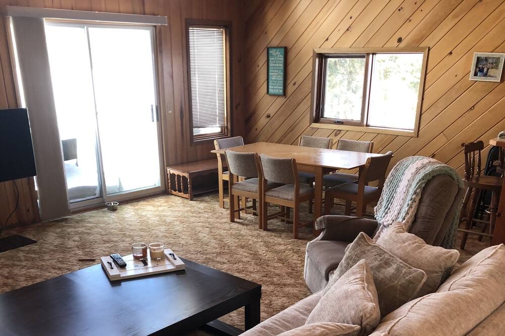 Photo of Livingroom in Unorganized Thunder Bay District