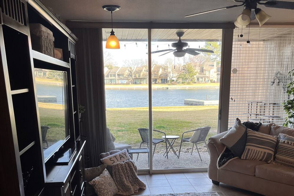 Photo of Livingroom in Walden on Lake Conroe