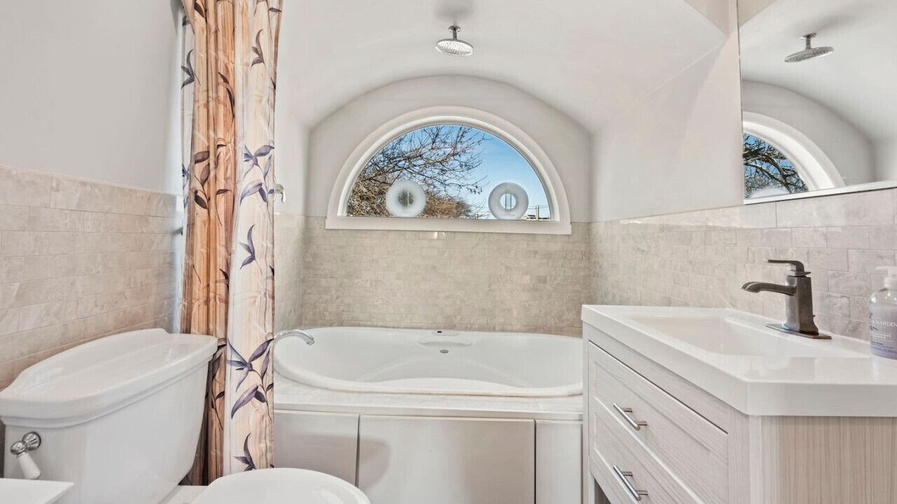 Photo of Bathroom in North Center