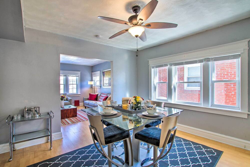 Photo of Livingroom in University City