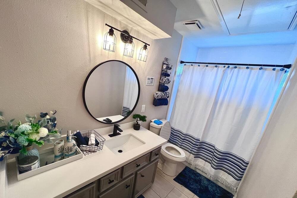 Photo of Bathroom in Pecan Grove