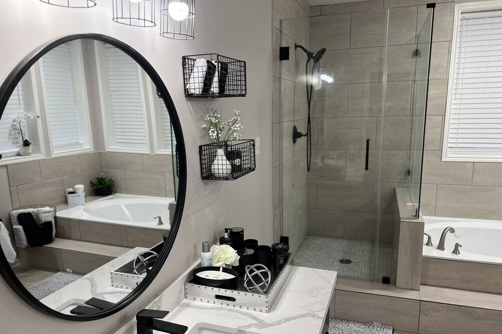 Photo of Bathroom in Pecan Grove