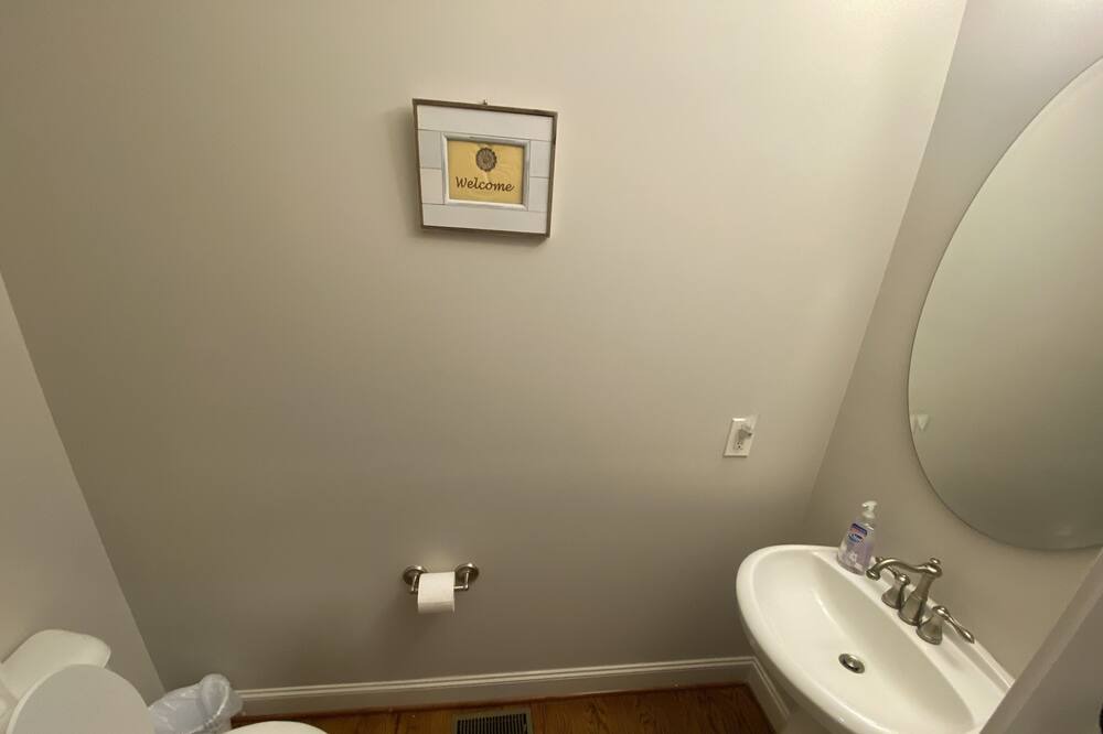 Photo of Bathroom in Cape Fear