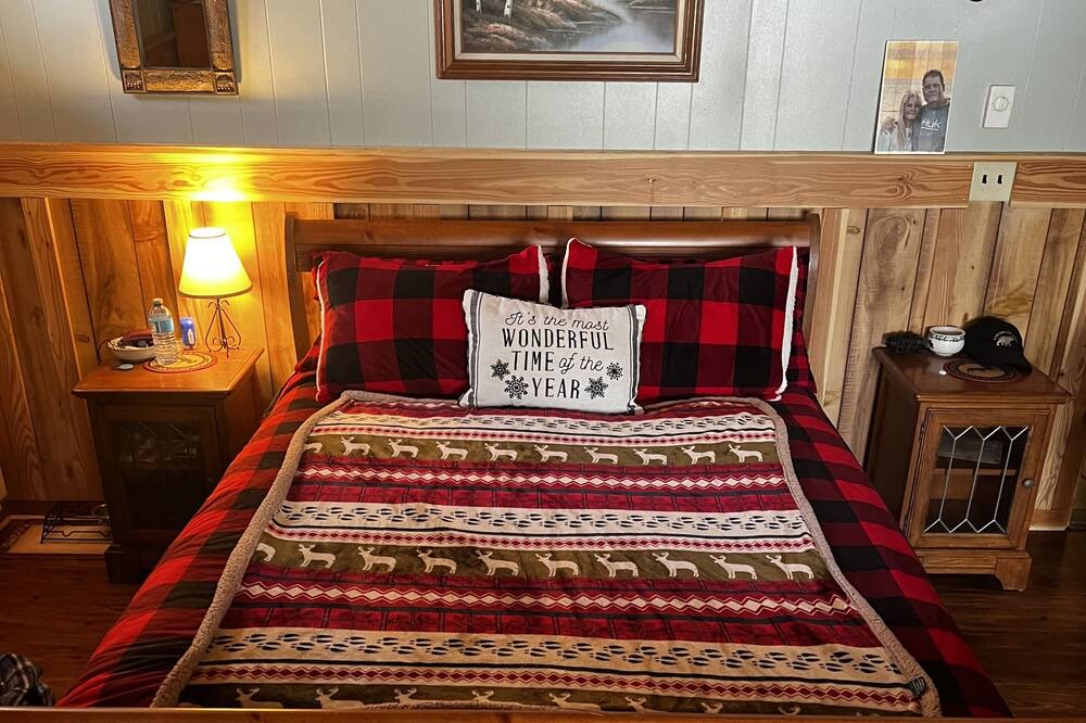 Photo of Bedroom in Boonville