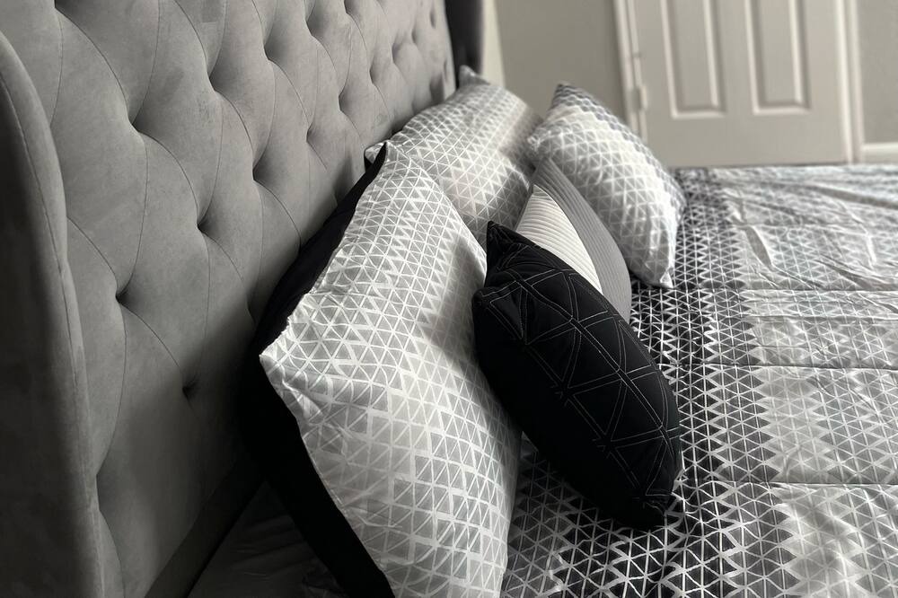 Photo of Bedroom in Hollow Hills