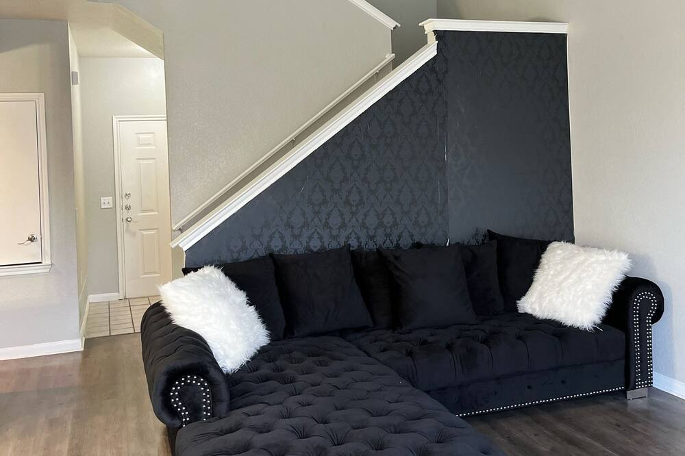 Photo of Livingroom in Hollow Hills