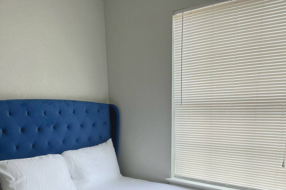 Photo of Bedroom in Hollow Hills