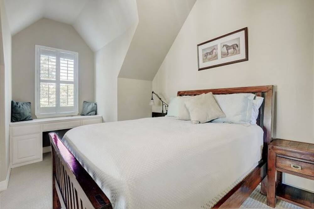 Photo of Bedroom in Volente