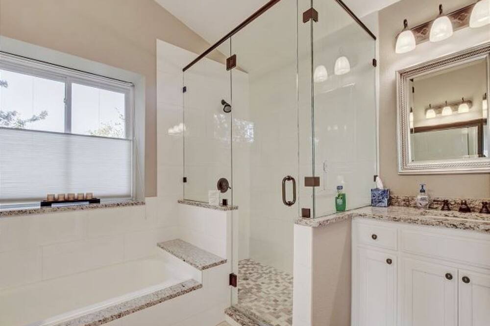 Photo of Bathroom in Volente