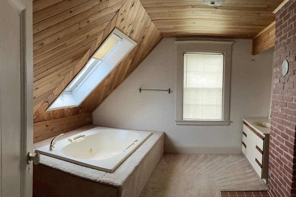 Photo of Bedroom in Shelburne County