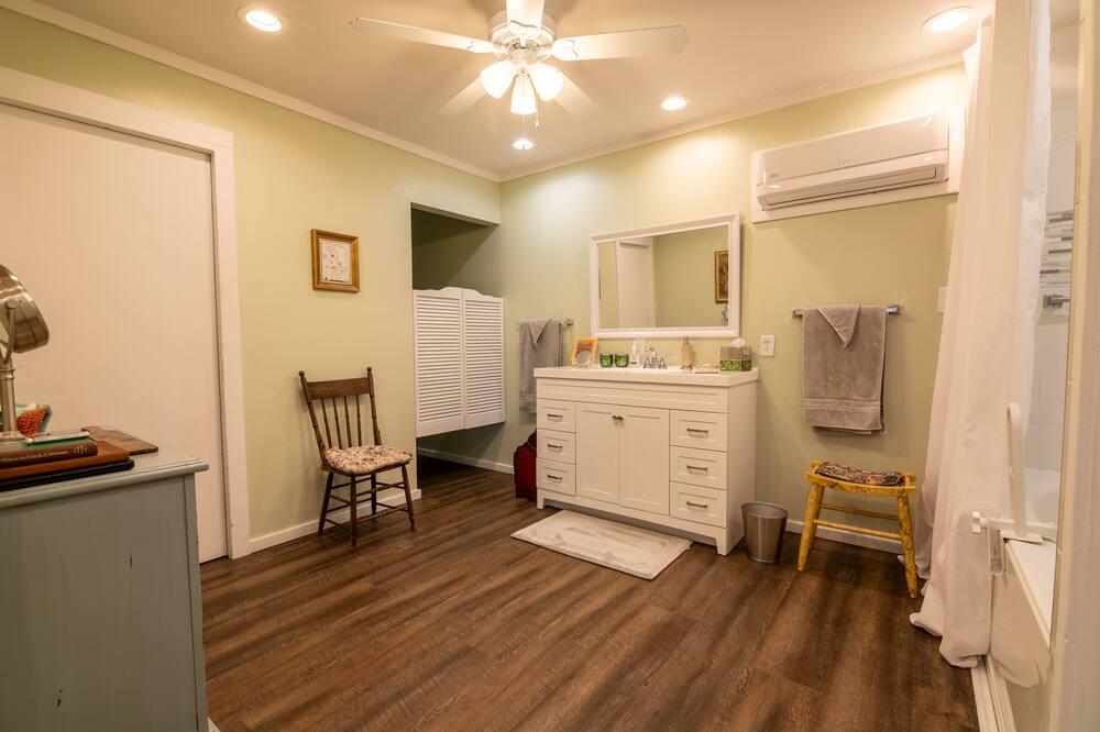Photo of Bedroom in Pittsburg