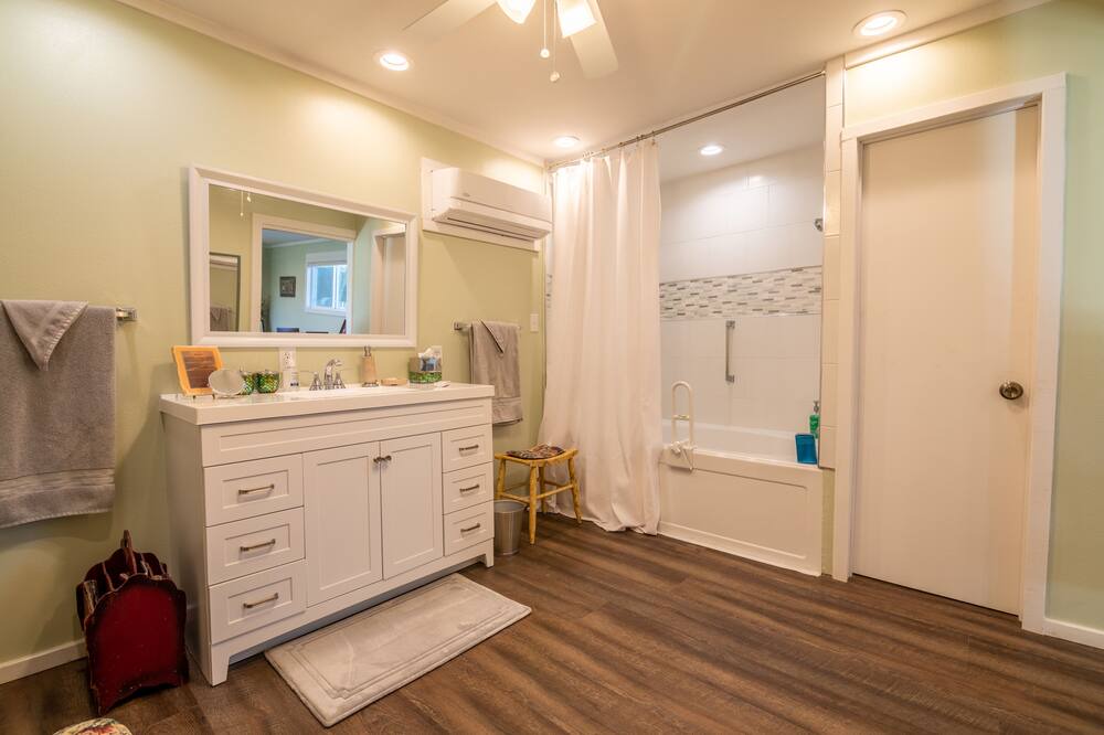 Photo of Bedroom in Pittsburg