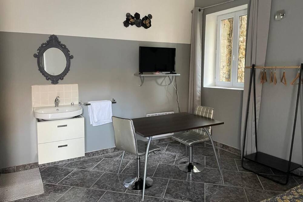 Photo of Bedroom in Roujan