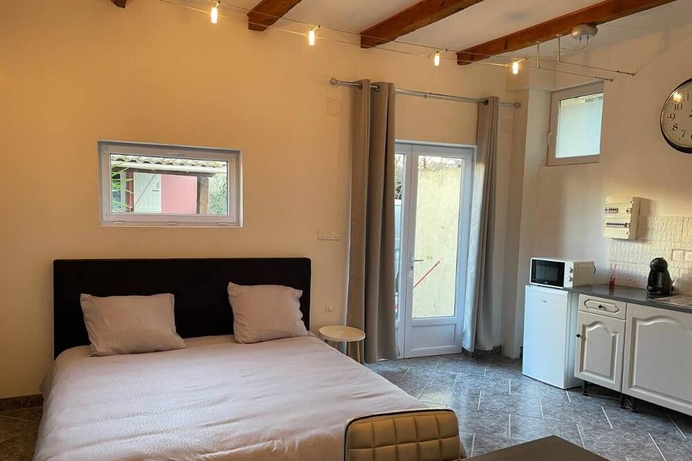 Photo of Bedroom in Roujan