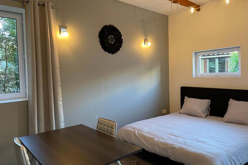 Photo of Bedroom in Roujan