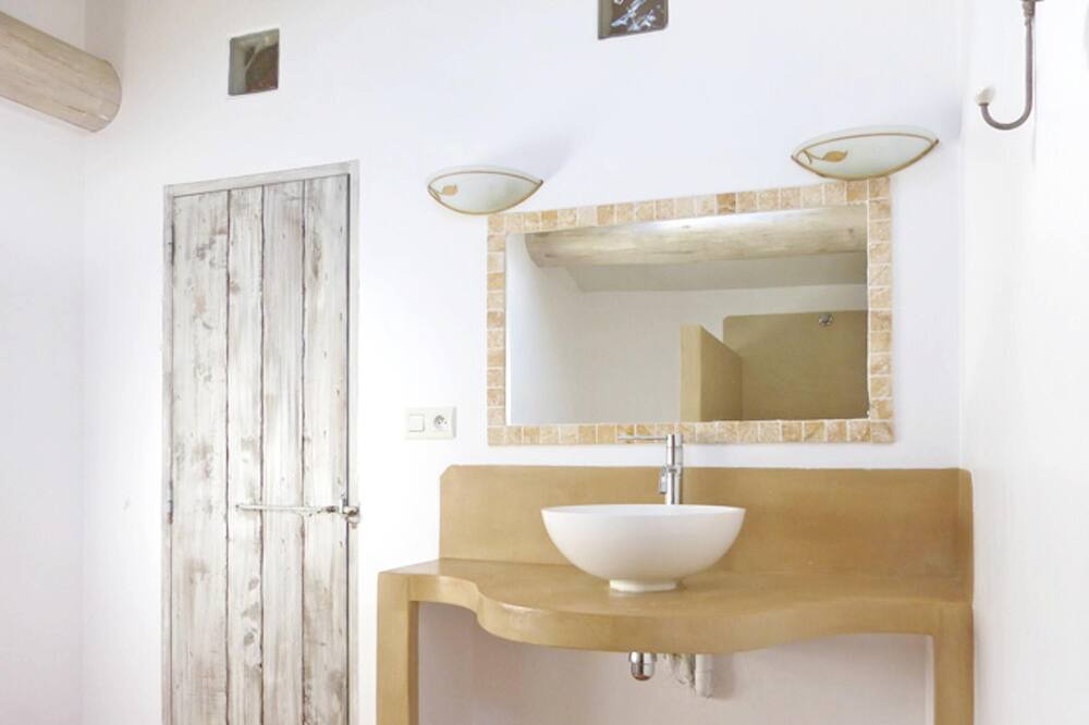Photo of Bathroom in Simiane-la-Rotonde