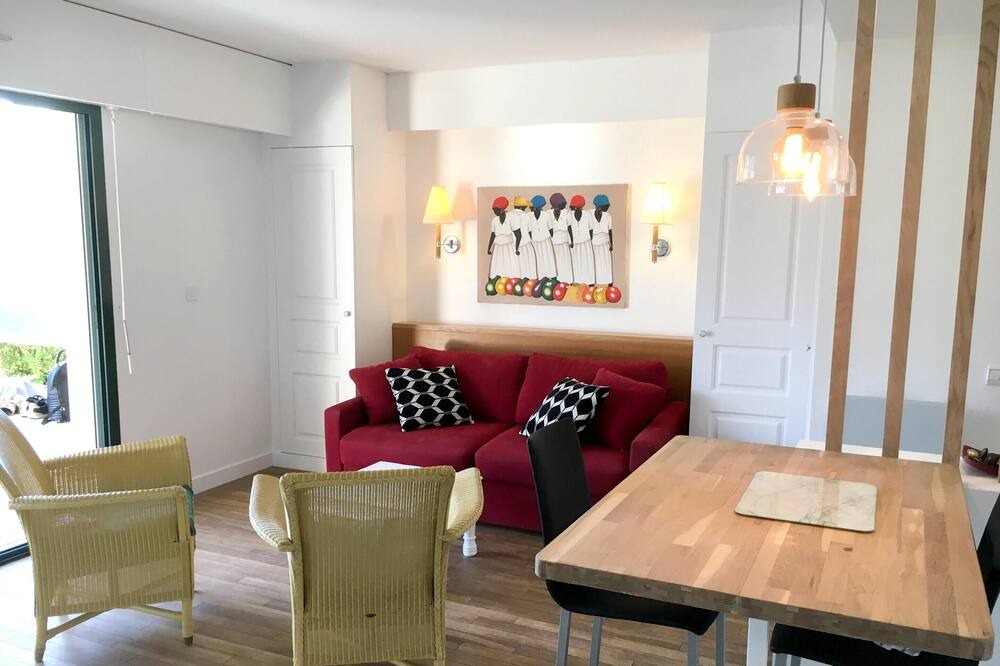 Photo of Livingroom in Saint-Andre-des-Eaux