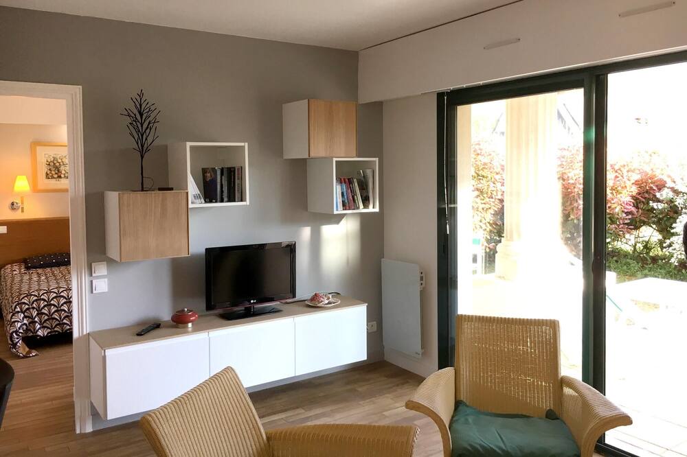 Photo of Livingroom in Saint-Andre-des-Eaux