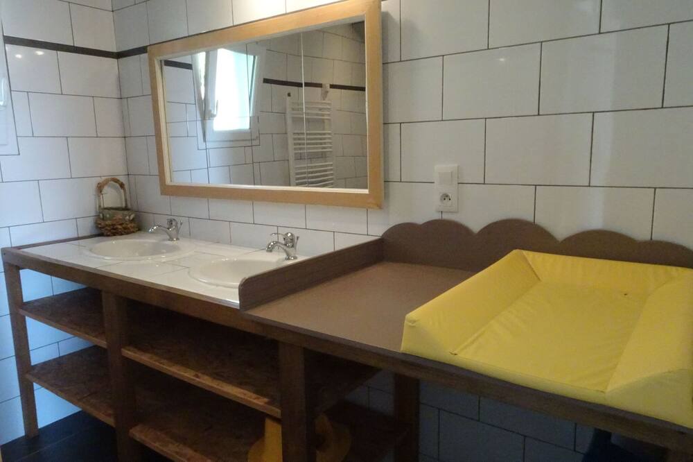 Photo of Bathroom in Saint-Ovin