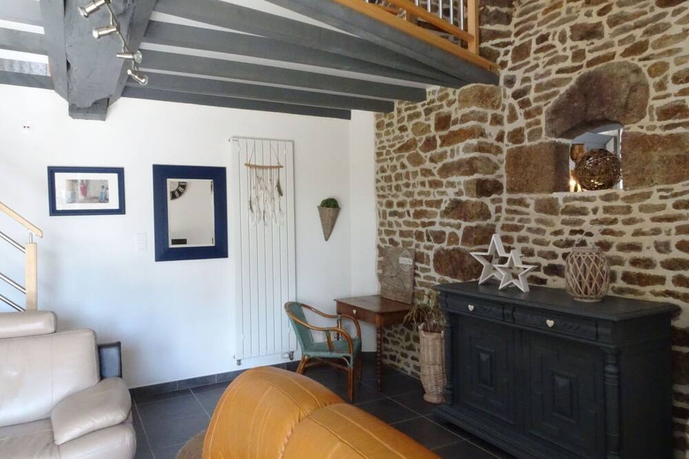 Photo of Livingroom in Saint-Ovin